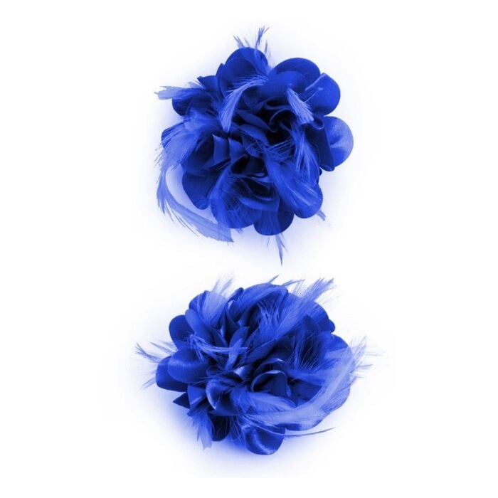 Bloem met veertjes op speld blauw Bloem met veertjes op speld blauw