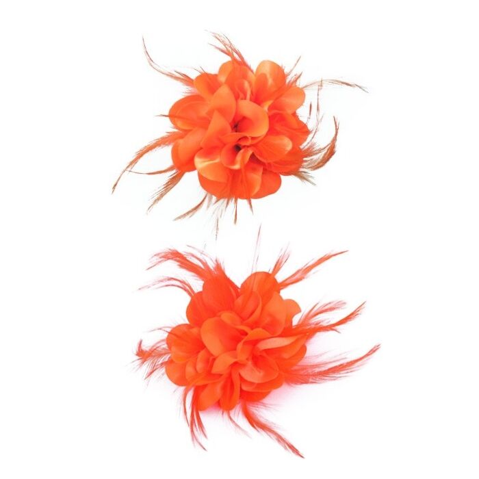 Bloem op speld met veertjes oranje