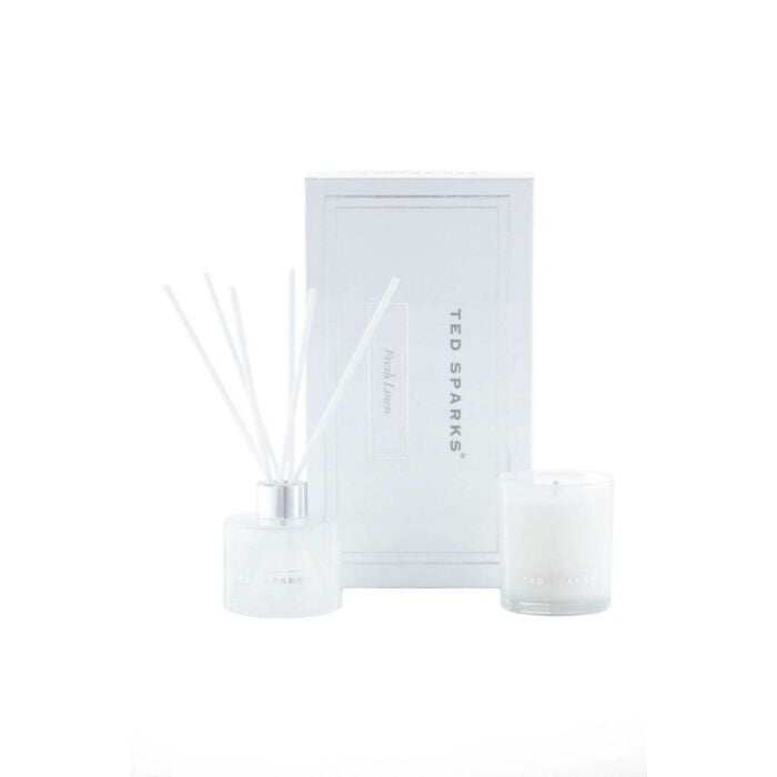Giftset geurkaars en geurstokjes fresh linnen - Ted Sparks Giftset geurkaars en geurstokjes fresh linnen - Ted Sparks