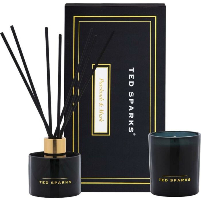 Giftset geurkaars en geurstokjes patchouli musk - Ted Sparks Giftset geurkaars en geurstokjes patchouli musk - Ted Sparks
