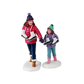 Lemax Skating Sisters set van 2