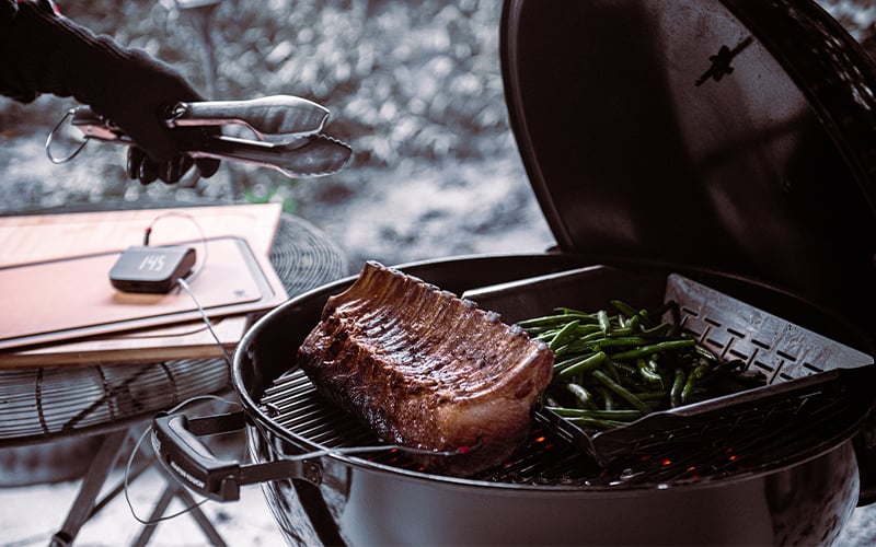 Met de barbecue de winter door