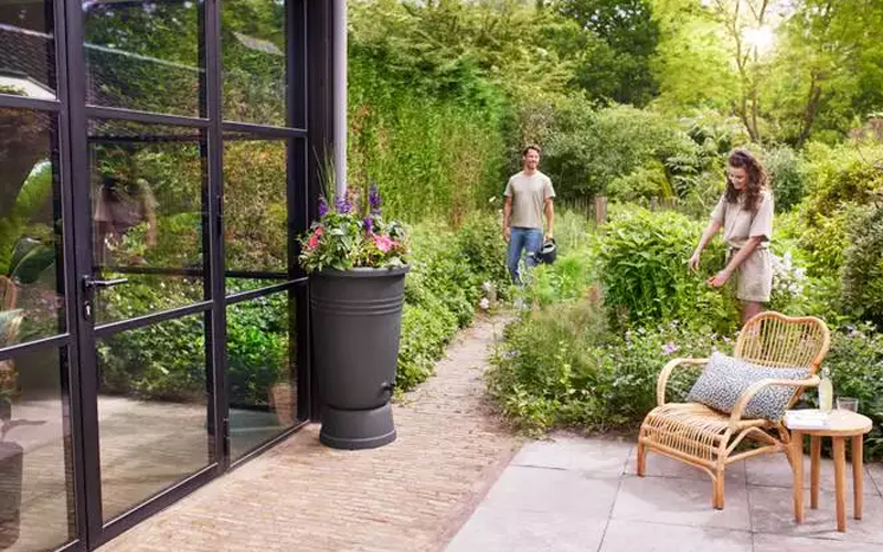 Waarom iedereen een regenton in de tuin zou moeten hebben